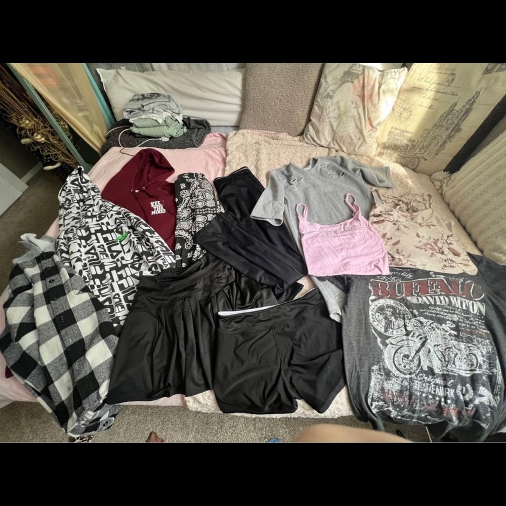 Clothes - Picture 4 of 6